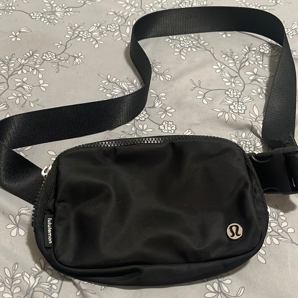 Lululemon belt bag